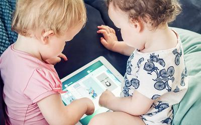 Crianças obcecadas por écrans falam menos com os pais