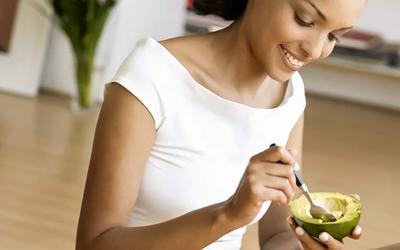 Consumo regular de abacate diminui risco de diabetes em mulheres