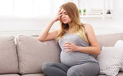 Enxaqueca na gravidez aumenta risco de complicações gestacionais