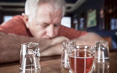 Pessoas mais velhas são mais sensíveis ao álcool