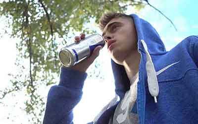 Reino Unido tenciona proibir venda de bebidas energéticas a crianças e jovens