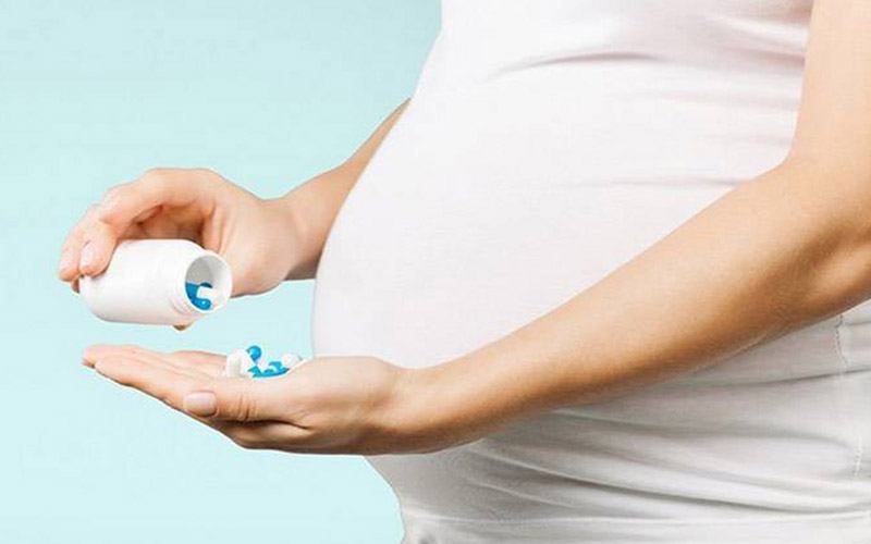 Ácido fólico no final da gravidez pode aumentar risco de alergia infantil