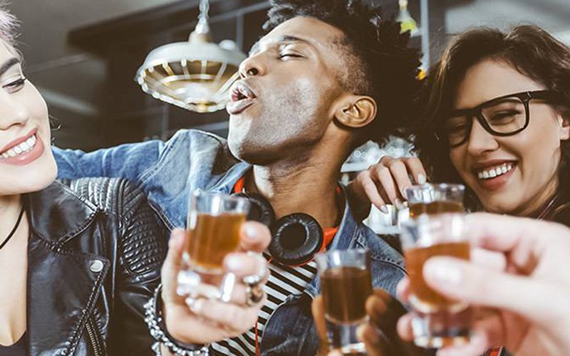 Bebidas alcoólicas mudam perfil metabólico de adultos jovens