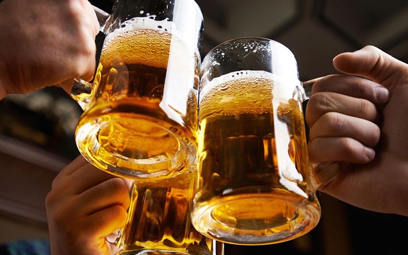 Ingestão de álcool aumenta risco de AVC, doença coronária e insuficiência cardíaca