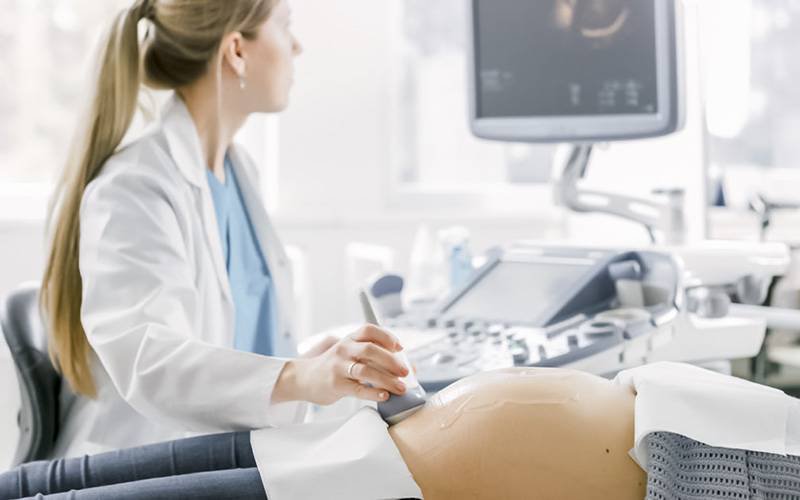 Problemas cardíacos no feto podem ser detetados antes de o bebé nascer