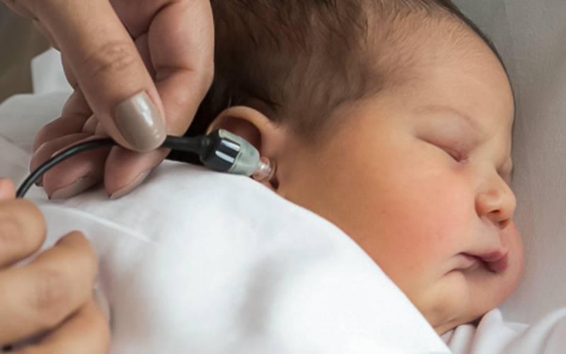 Rastreio auditivo deve ser iniciado nas primeiras horas de vida