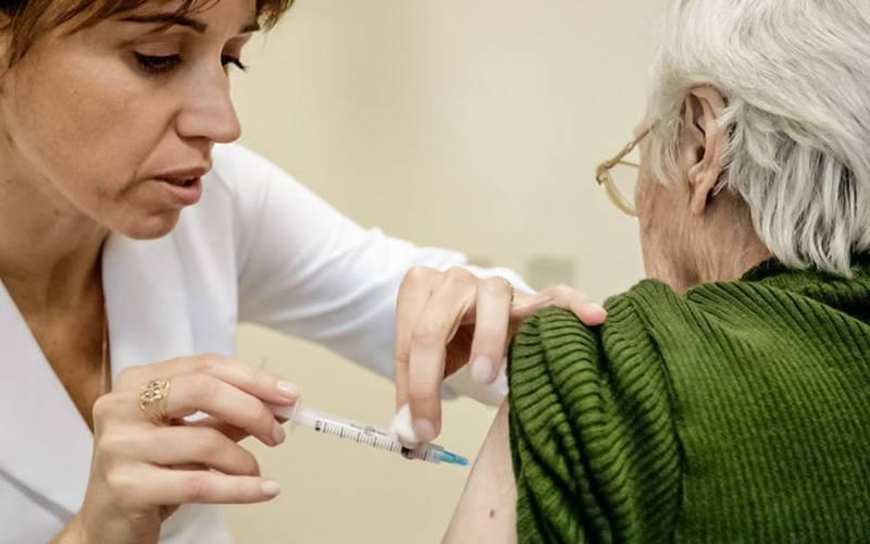 Vacina da gripe diminui morte de idosos nos cuidados intensivos