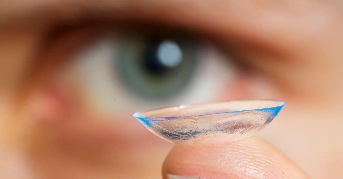 Lente de contato inovadora muda de cor para monitorizar tratamento ocular