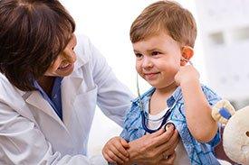 Criança e médica