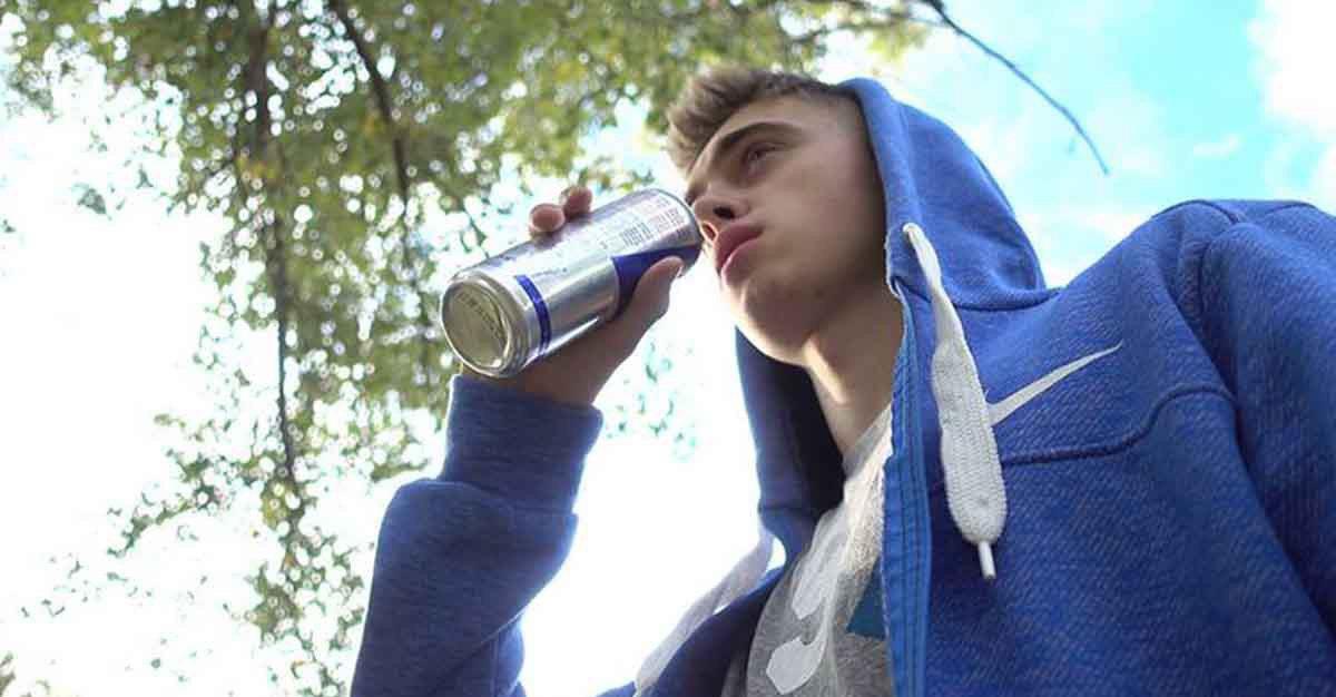 Reino Unido tenciona proibir venda de bebidas energéticas a crianças e jovens