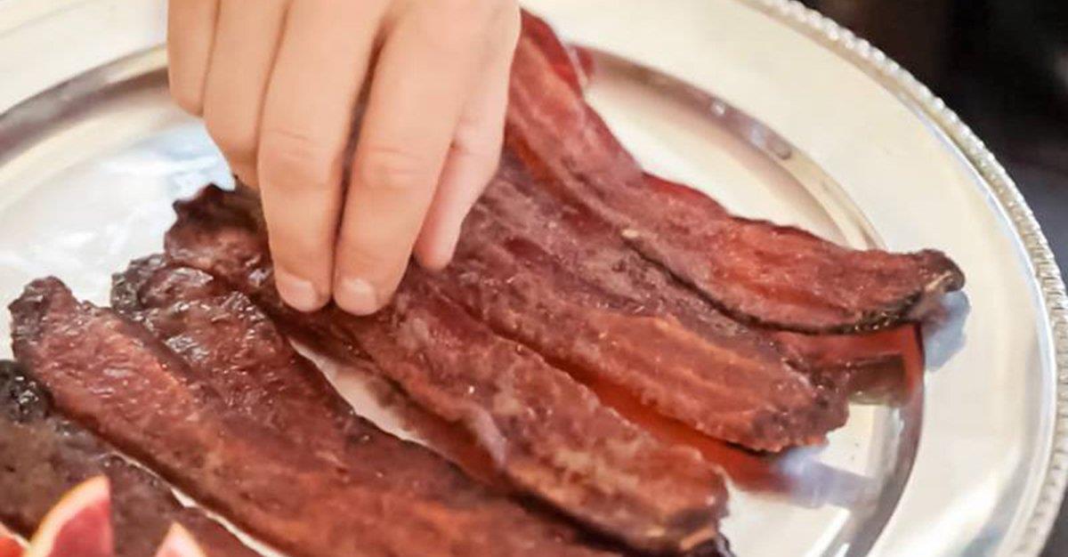 Comer apenas uma fatia de bacon por dia associado a maior risco de cancro colorretal