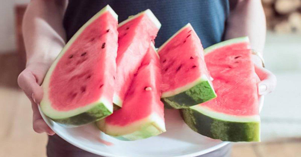 Conheça seis benefícios para a saúde de comer melancia todos os dias