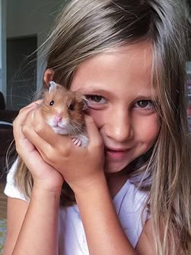 Hamster e criança