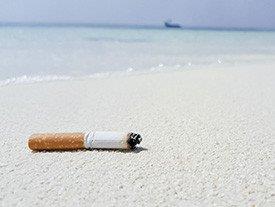 Cigarro na praia