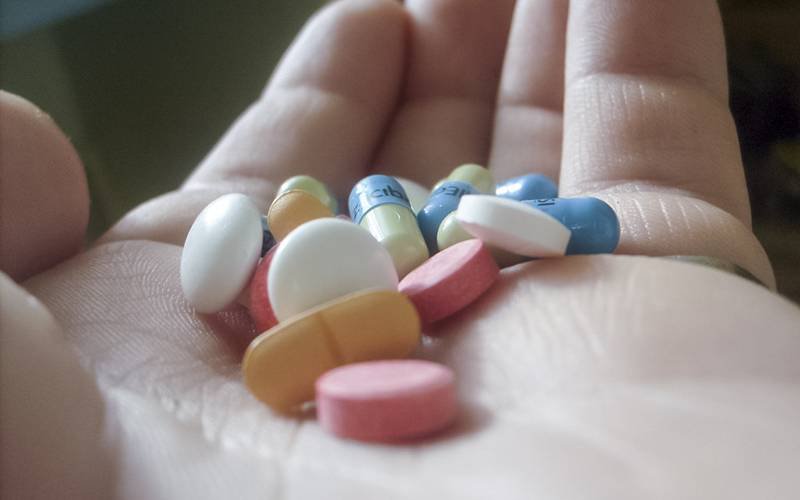 Toma de múltiplos fármacos aumenta risco de hospitalização e morte