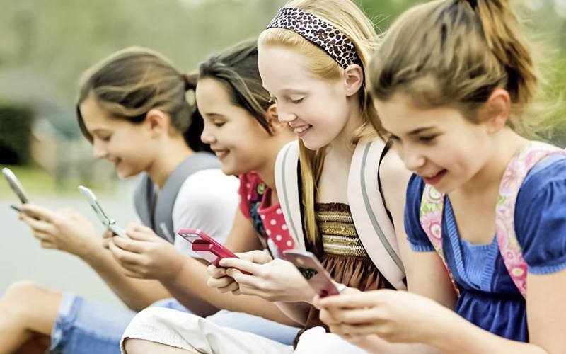 Apenas 36% dos jovens se preocupam com radiações dos telemóveis