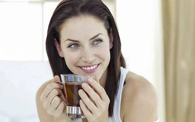 Chá em excesso pode ser prejudicial para dentes e articulações