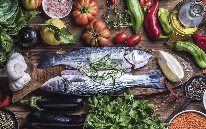 Dieta mediterrânica associada a envelhecimento saudável