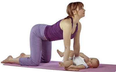 Pilates pode ser benéfico para mães após o parto