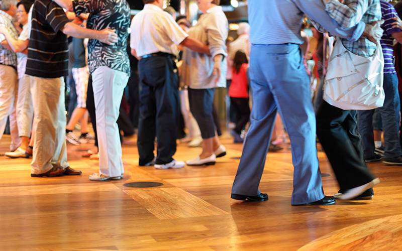 Dança e pilates podem prevenir queda em idosos