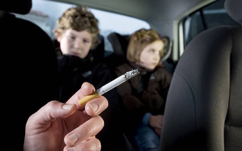 Fumo passivo na infância aumenta risco de DPOC fatal em adultos