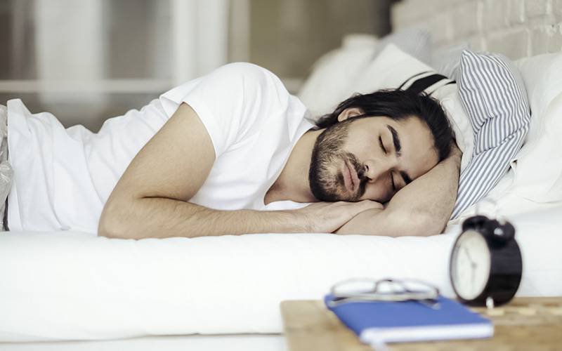 Adultos beneficiam de horário regular para dormir