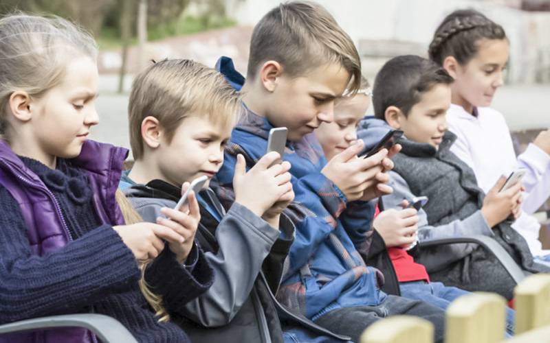 Limitar acesso a smartphones melhora cognição de crianças