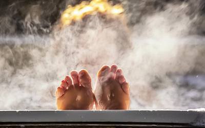 Banho quente ajuda a combater inflamação e melhora metabolismo