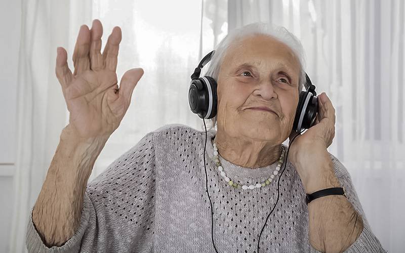 Música pode melhorar humor em adultos com demência