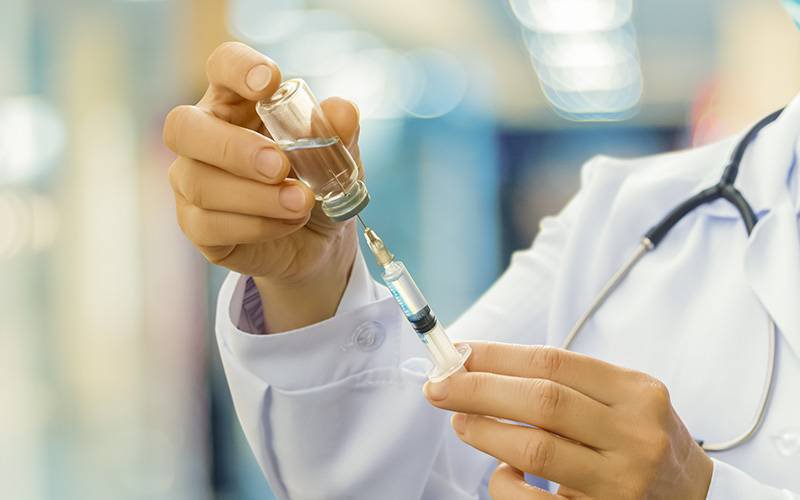 Indústria diz ser “completamente alheia” à aprovação de vacinas