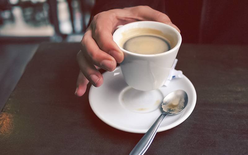 Ingerir quantidades moderadas de café diminui risco de morte