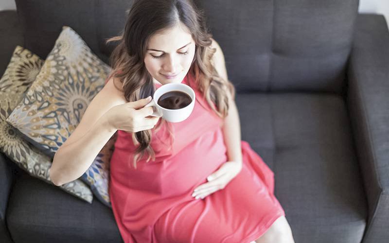 Altos níveis de cafeína prejudicam feto