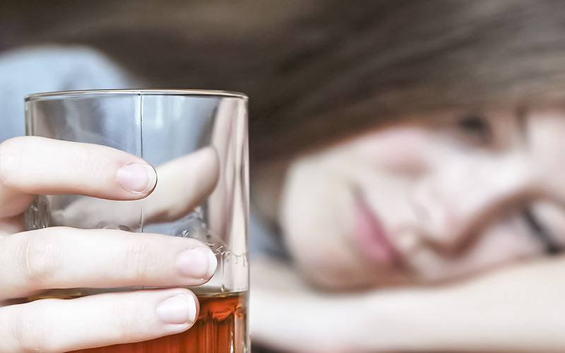 Associação entre ansiedade, depressão e uso de álcool entre raparigas