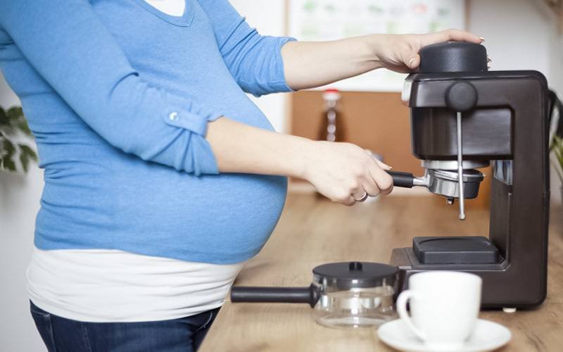 Café em excesso durante a gravidez associado a baixo peso do bebé