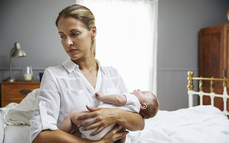 Pediatras podem ajudar a identificar mães com depressão pós-parto