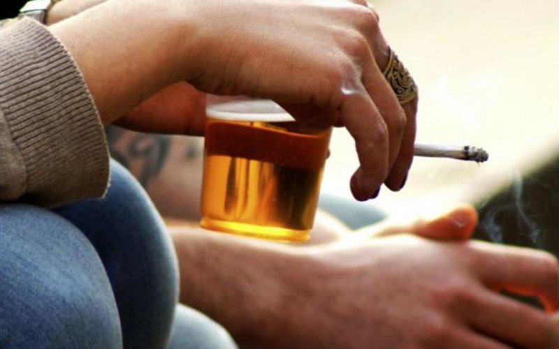 Reduzir consumo de álcool pode ajudar na cessação tabágica