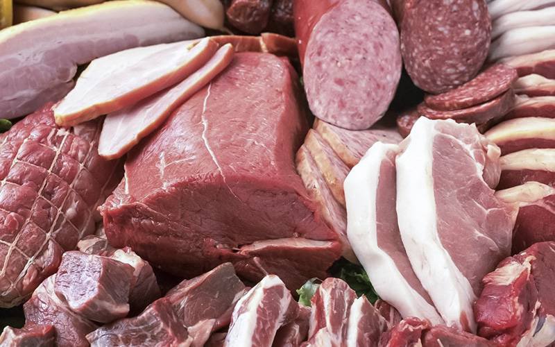 Consumir carne aumenta em 54% risco de gordura no fígado