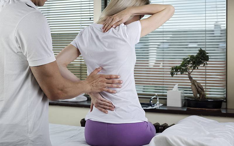 Mulheres são quem mais sofre com dores nas costas