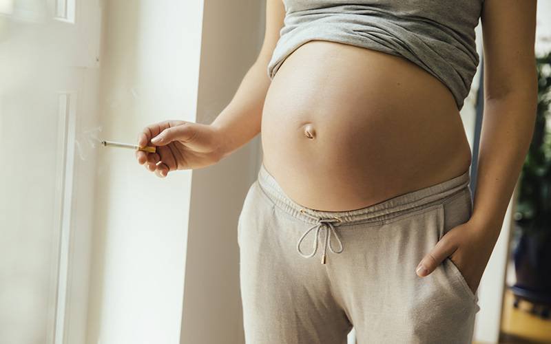Deixar de fumar durante a gravidez diminui risco de parto prematuro