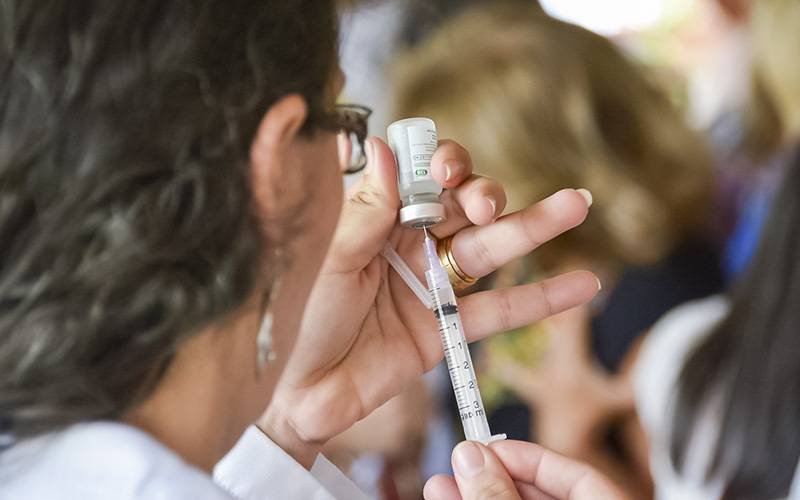 Vacinação da gripe é um bom exemplo da segurança e eficácia
