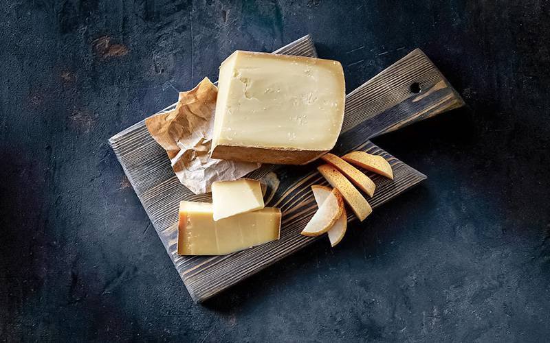 Bactérias do queijo podem ser usadas para reduzir alergia ao alimento