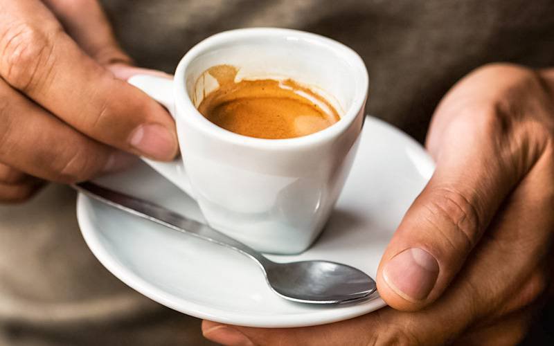 Café em demasia aumenta risco de doenças cardiovasculares