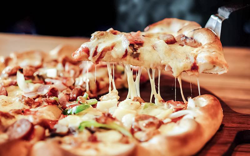 Comer pizza ao pequeno almoço pode ser mais saudável do que cereais