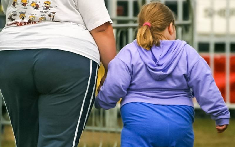 Mulheres obesas são mais propensas a ter filhos obesos