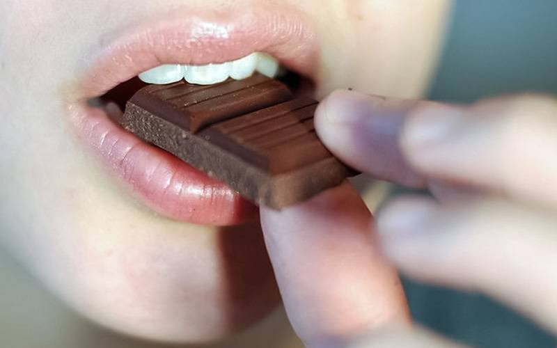 Comer chocolate diariamente faz bem ao cérebro