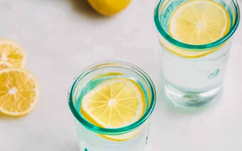 Água com limão é benéfica para saúde
