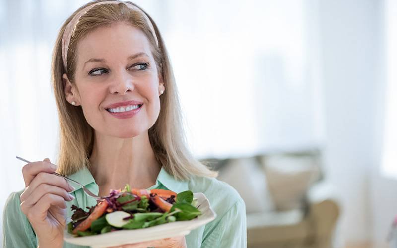 Alimentação saudável retarda aparecimento de menopausa