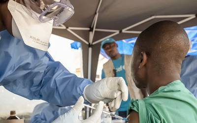 Arrancam testes de vacina experimental contra o Ébola