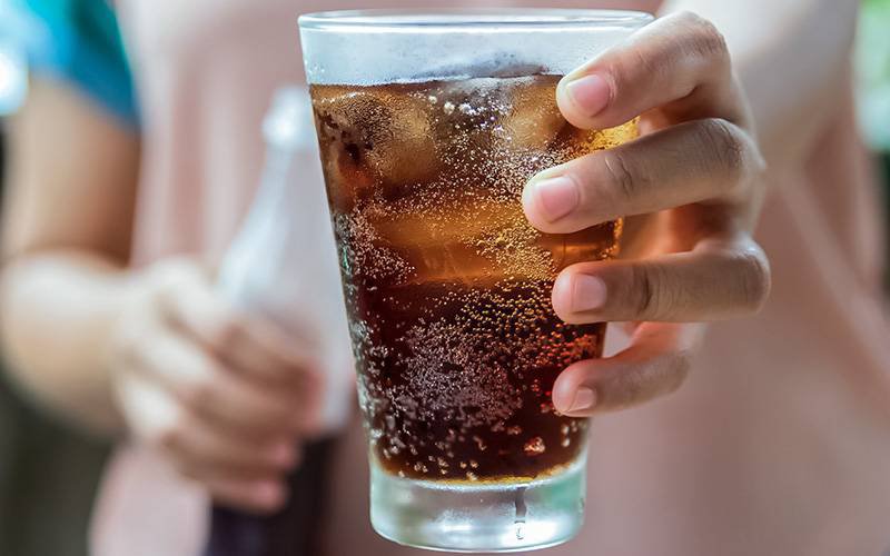 Bebidas açucaradas promovem crescimento de células cancerígenas