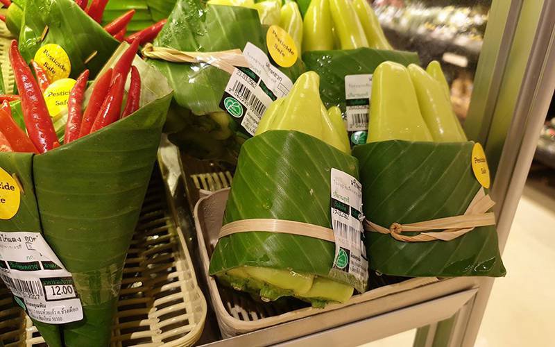 Tailândia e Vietname usam folhas de bananeira como embalagem